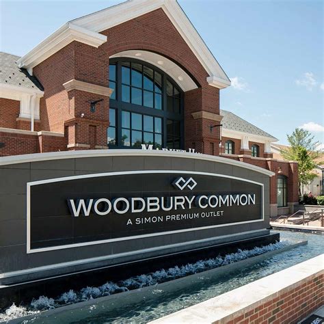 Woodbury Common Premium Outlets .